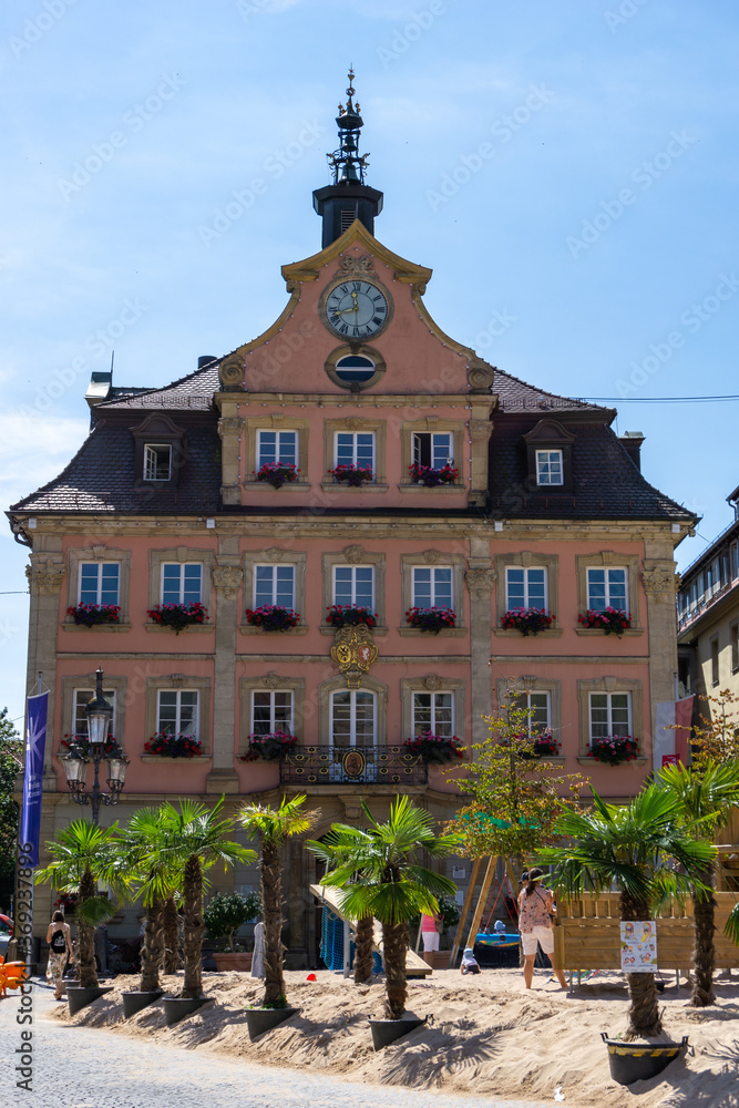 Obraz premium the town hall building on market square in Schwaebisch Gmuend