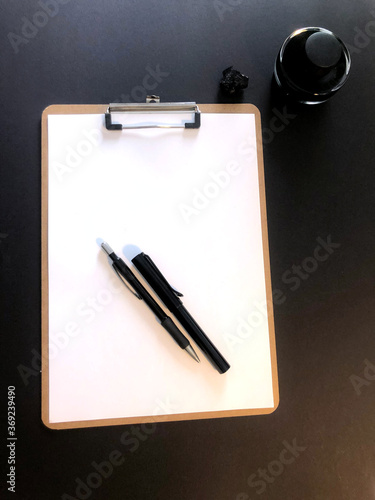 Sketchpad with stationary