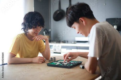 Canvastavla オセロをするカップル