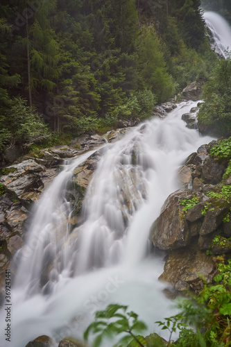 Fototapeta Naklejka Na Ścianę i Meble -  Wasserlauf Bach Fluss nach Stuibenfall auf Berg durch Steine