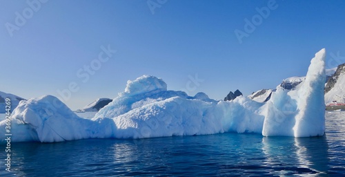 Fototapeta Naklejka Na Ścianę i Meble -  Blue iceberg in antarctic ocean, blue sky, bright sun, melting ice, Antarctica