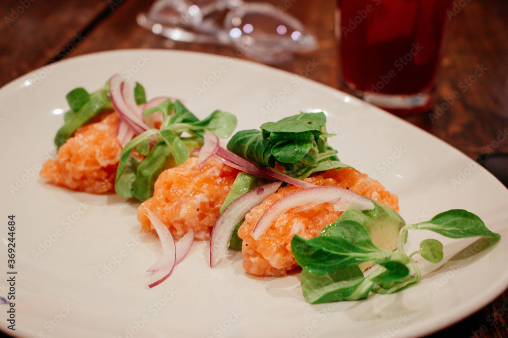 Tar-tar salmon dinner appetizer drink