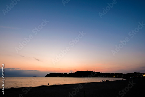 神奈川県逗子海岸の夕日【夏】 © kazu8
