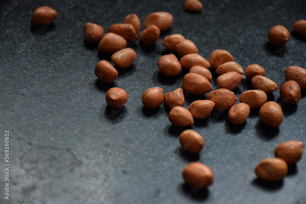 Picture of raw groundnuts or peanuts Picture of raw groundnuts or peanuts