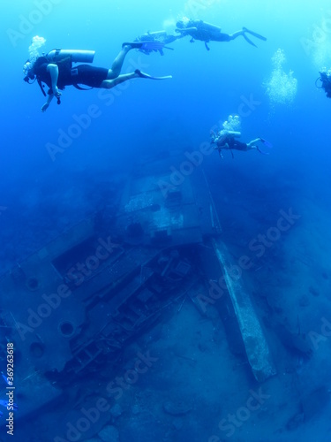 ship wreck scenery underwater shipwreck metal on the ocean floor scuba divers to enjoy and explore