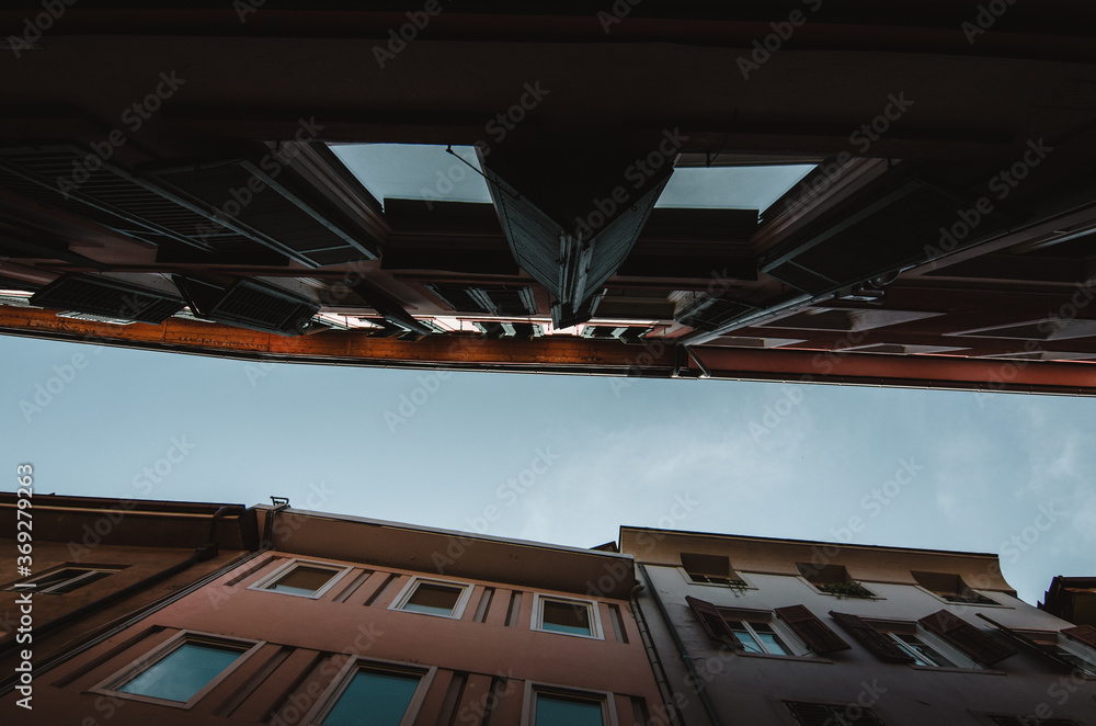 Obraz premium Narrow old street buildings