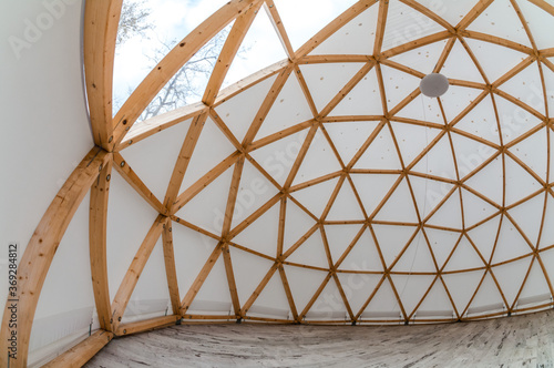 Fotografia Interior of large geodesic wooden dome tent with window and view to forest