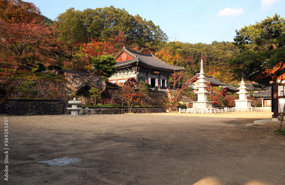 Obraz premium Yongmunsa Buddhist Temple, South Korea
