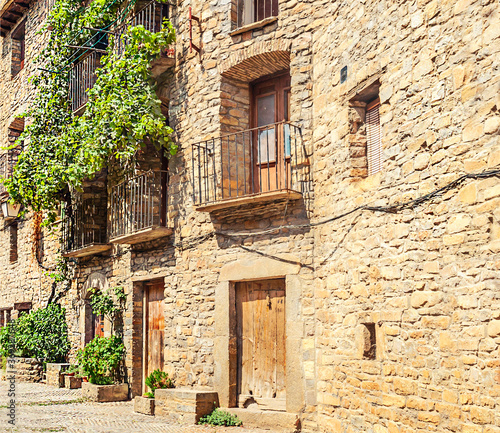 Fototapeta Naklejka Na Ścianę i Meble -  Streets of stone in Ainsa in the north of Spain