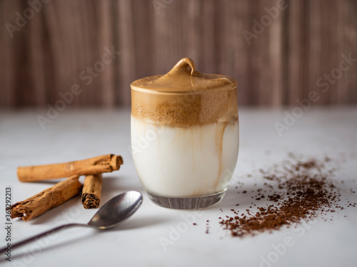 Café Dalgona cremoso con canela