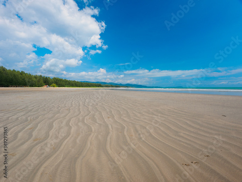 Shoaling beach at low tide