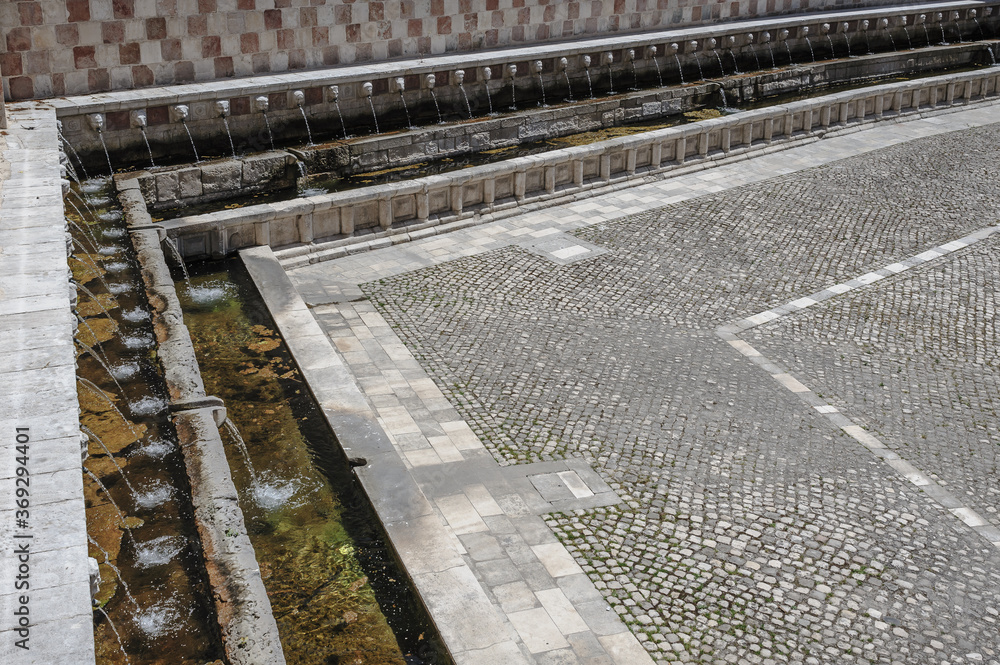 Fototapeta premium L'Aquila, Fontana delle 99 cannelle