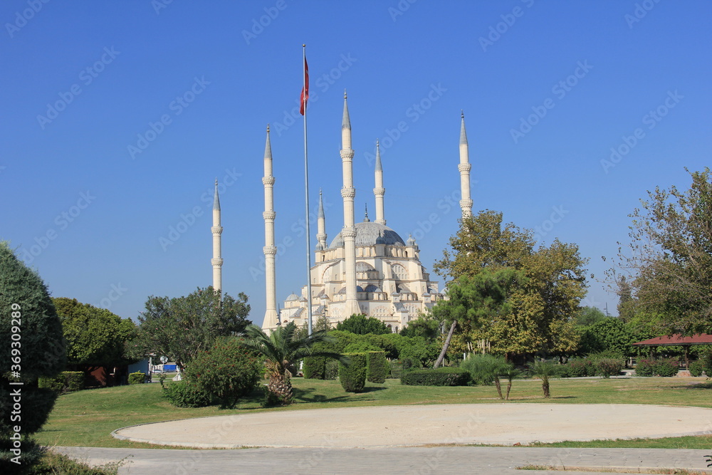 Obraz premium historical center mosque in adana