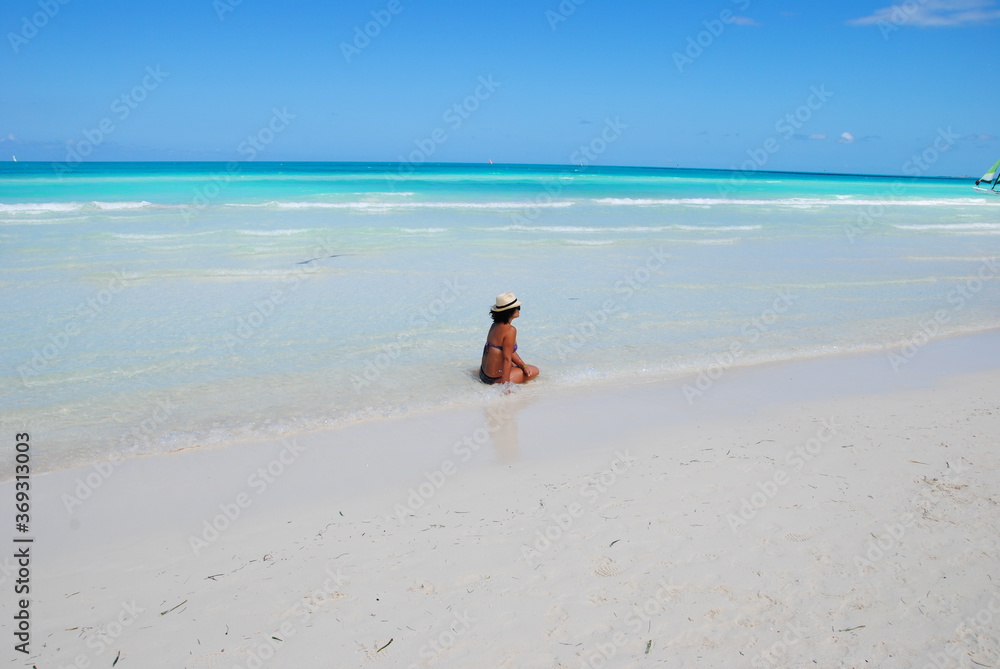 Playa de Cayo Santa María en Cuba. Playa del caribe con agua turquesa y arena blanca