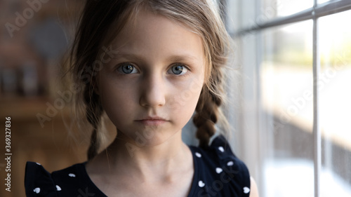 Cuadro en lienzo Crop close up portrait of serious sad little Caucasian girl look at camera, unha