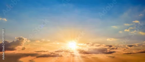 Obraz  z motywem Beautiful blue summer sky with bright sun at sunset as a background