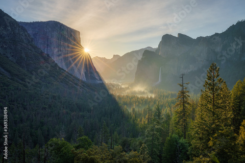 Obraz na płótnie sunrise at the tunnel view in yosemite nationalpark, california, usa w salonie