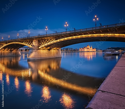 Margaret Bridge with the Parliament in Budapest © Horváth Botond