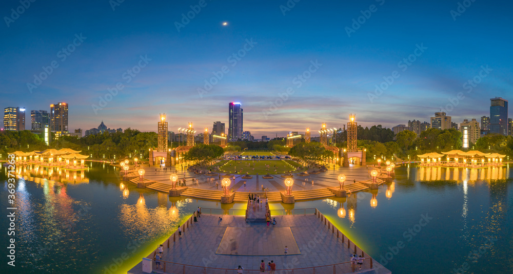 Naklejka premium Night view of Qiandeng Lake Park, Foshan City, Guangdong Province, China