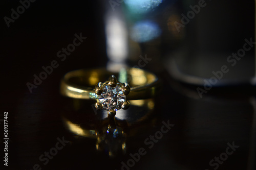  Gold ring set with sparkling diamonds