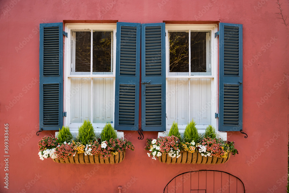 Fototapeta premium Flower window box in historic downtown Charleston, South Carolina
