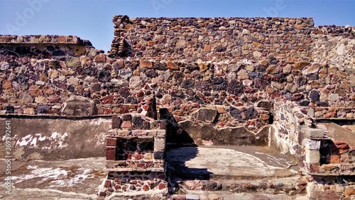 Paredes de construcción antigua en zona arqueológica