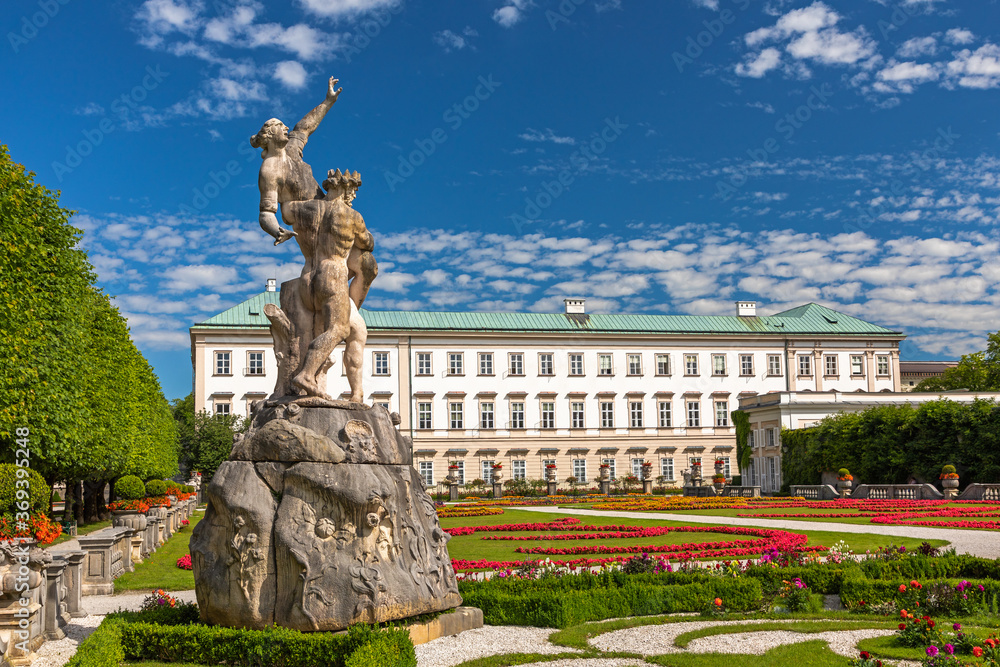 Fototapeta premium Park von Schloss Mirabell, Salzburg, Österreich