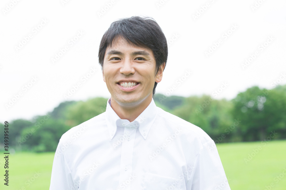 笑顔の男性