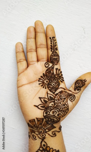 Wallpaper Mural Mehndi on hand of women Torontodigital.ca