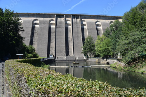 Staumauer der Oleftalsperre in der Eifel photo