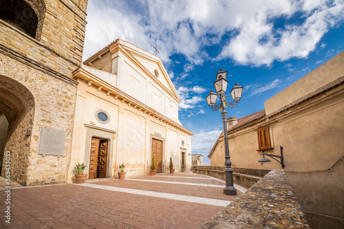Fotografía Pontifical Basilica of Santa Maria de Gulia, in Castellabate, in a cloudy day