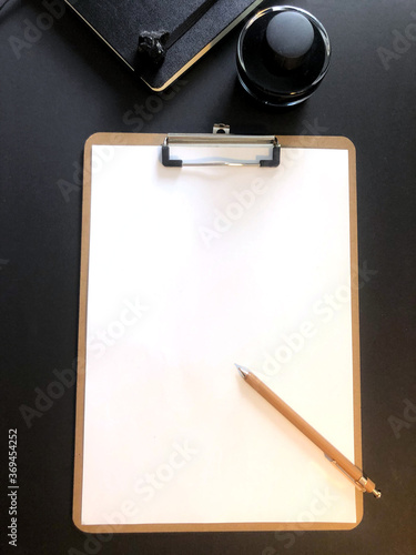 Sketchpad with stationary