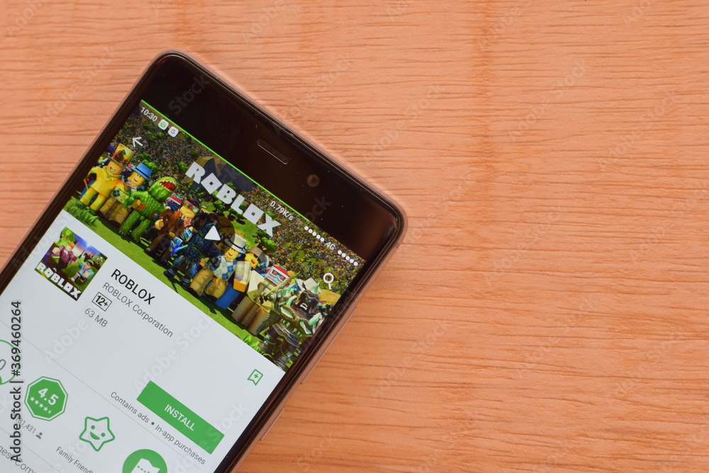 ROBLOX dev app on Smartphone screen. ROBLOX is a freeware web browser  developed by ROBLOX Corporation Stock Photo