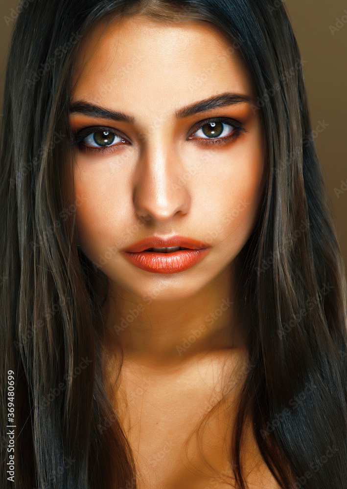 Obraz premium cute happy young indian woman in studio closeup smiling, fashion beauty