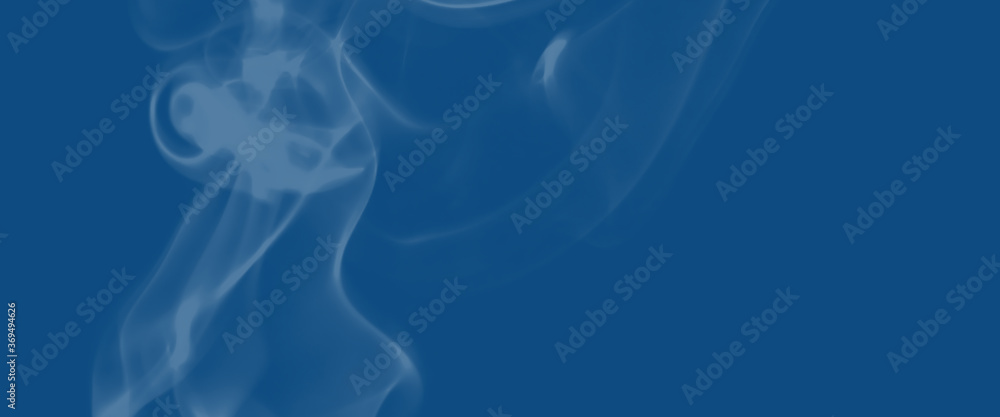 Fototapeta premium Hintergrund in Classic blue - Farbe des Jahres 2020 - mit Rauch