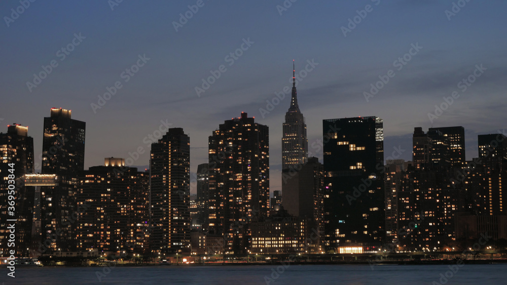 Fototapeta premium landscape of manhattan midtown night time 