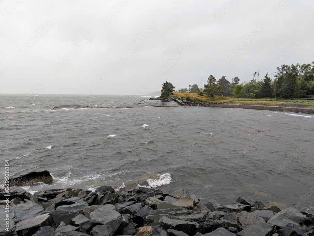 Fototapeta premium Dark grey ocean and rocks