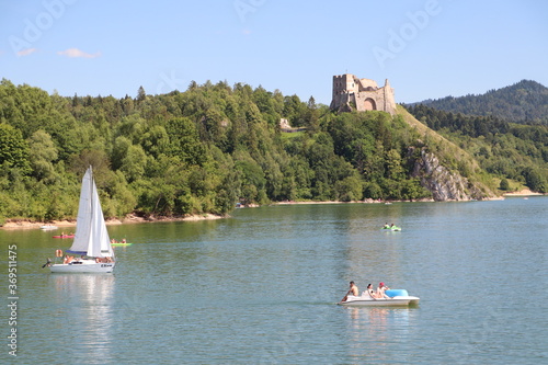 Zamek w Czorsztynie - Jezioro Czorsztyńskie photo