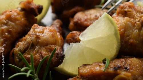 Coscie e ali di pollo ft0207_0980 Muslos de pollo y alitas	   
 Hähnchenschenkel und Flügel Kana jalat ja siivet