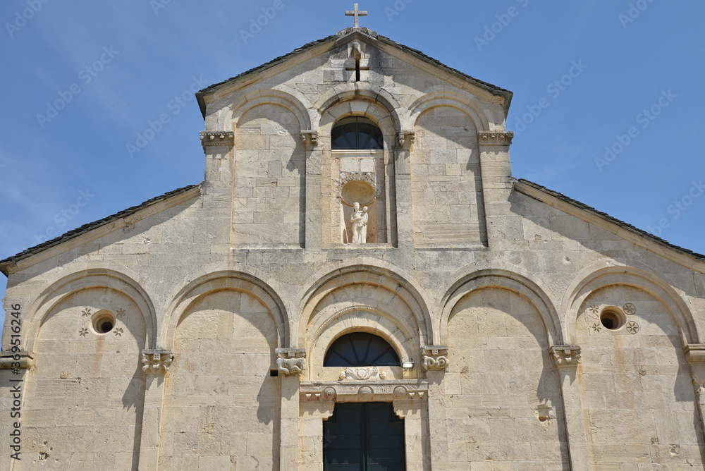 Façade de la cathédrale du Nebbio à Saint-Florent, Corse