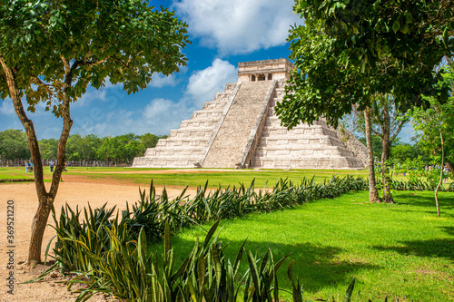 El Castillo Maya Temple at Chichen Itzá Archaeological Site