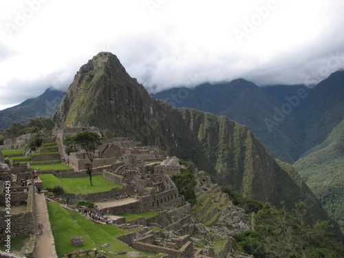 Ciudadela de Machu Picchu con el Huayna Picchu de fondo, Cusco, Perú