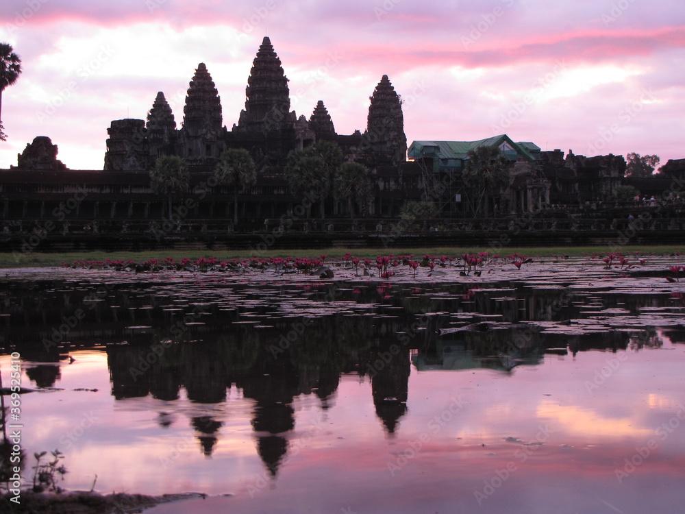 Fototapeta premium Amanecer en angkor wat