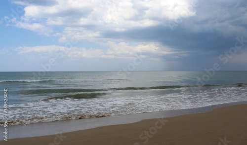 Spiaggia libera al mare in estate - vacanze
