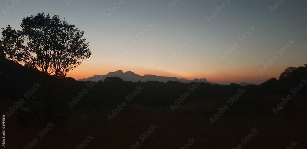 Obraz premium sunset in the mountains