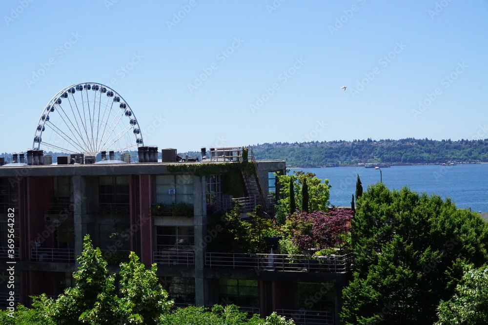 Fototapeta premium Parts of the Seattle city against the sky