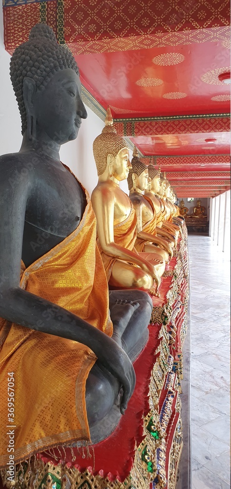 Fototapeta premium statue of buddha