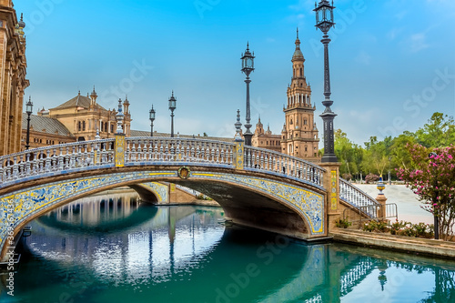 An art deco bridge on the southern side of the Plaza de Espana in Seville, Spain in the early morning in summertime © Nicola