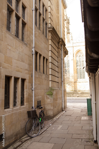 architecture and buildings around the university town of oxfordshire in england