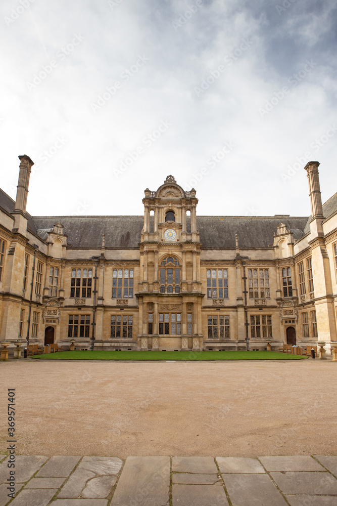 architecture and buildings around the university town of oxfordshire in england